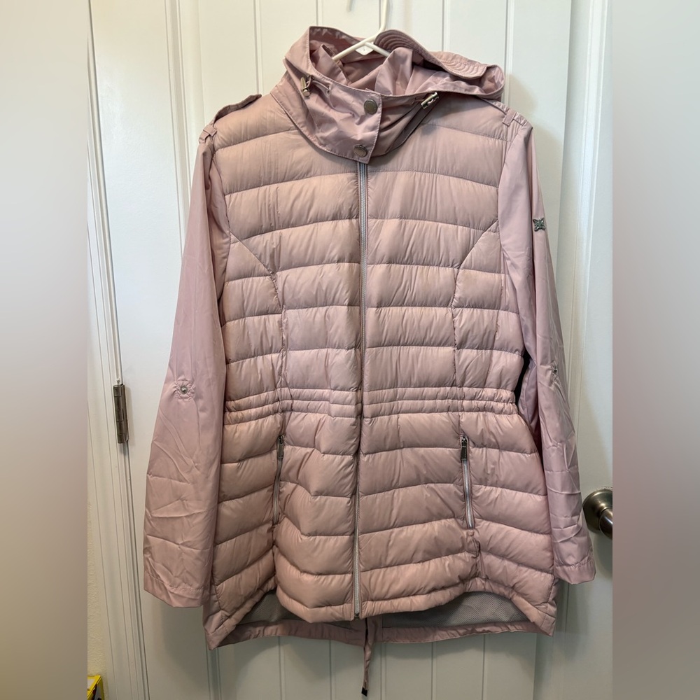 BCBGeneration Light Pink Puffer Jacket with detachable hood. Size XL.